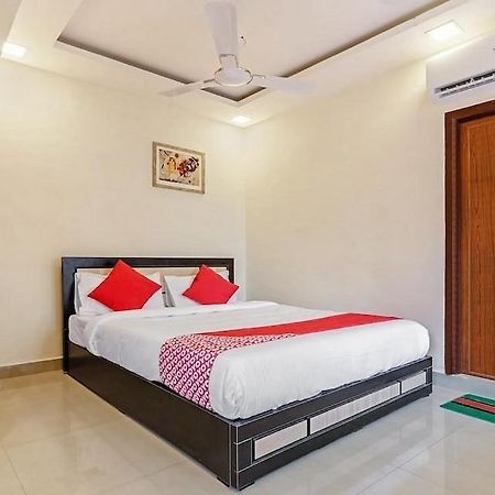Oyo Kings Hotel Katunayaka Esterno foto