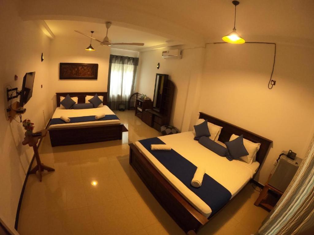Oyo Kings Hotel Katunayaka Esterno foto