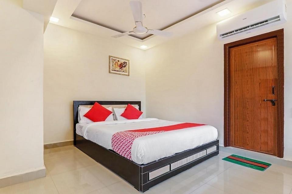 Oyo Kings Hotel Katunayaka Esterno foto
