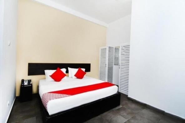 Oyo Kings Hotel Katunayaka Esterno foto